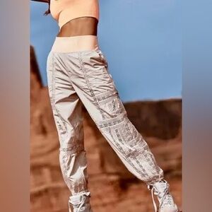 🕠 NWOT | Free People Movement | Oh Hey Appliqué Pants |  Grey/Creamsicle | XS